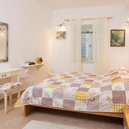 Nila's Place - One Bedroom * דוברובניק