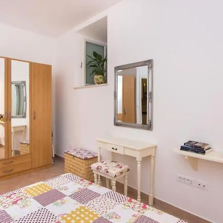 Nila's Place - One Bedroom *